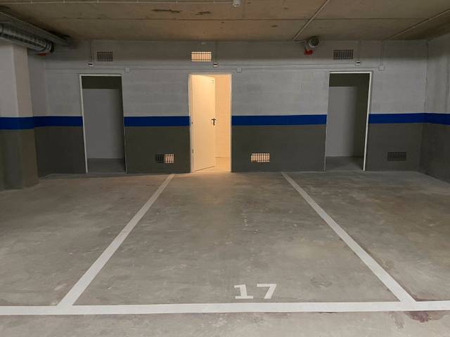 Garaje en Venta en Carrer Tres d'Abril, 48 en Vinyets - Molí Vell