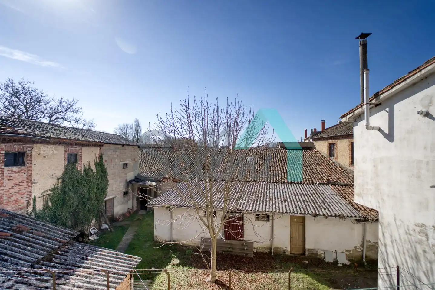 Vista exterior de Edifici en venda en Boñar
