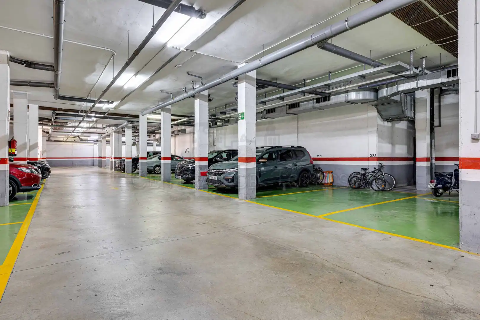 Parking of Flat for sale in Sant Cugat del Vallès  with Air Conditioner, Heating and Parquet flooring