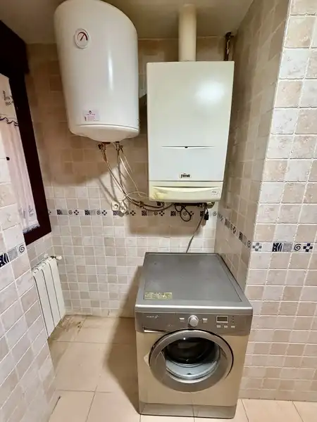 Bathroom of Flat for sale in Madrid  with Air Conditioner and Heating