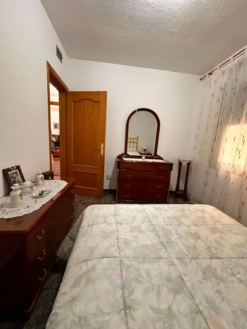 Habitación de Piso en venta en Sabadell con Aire acondicionado, Calefacción y Balcón