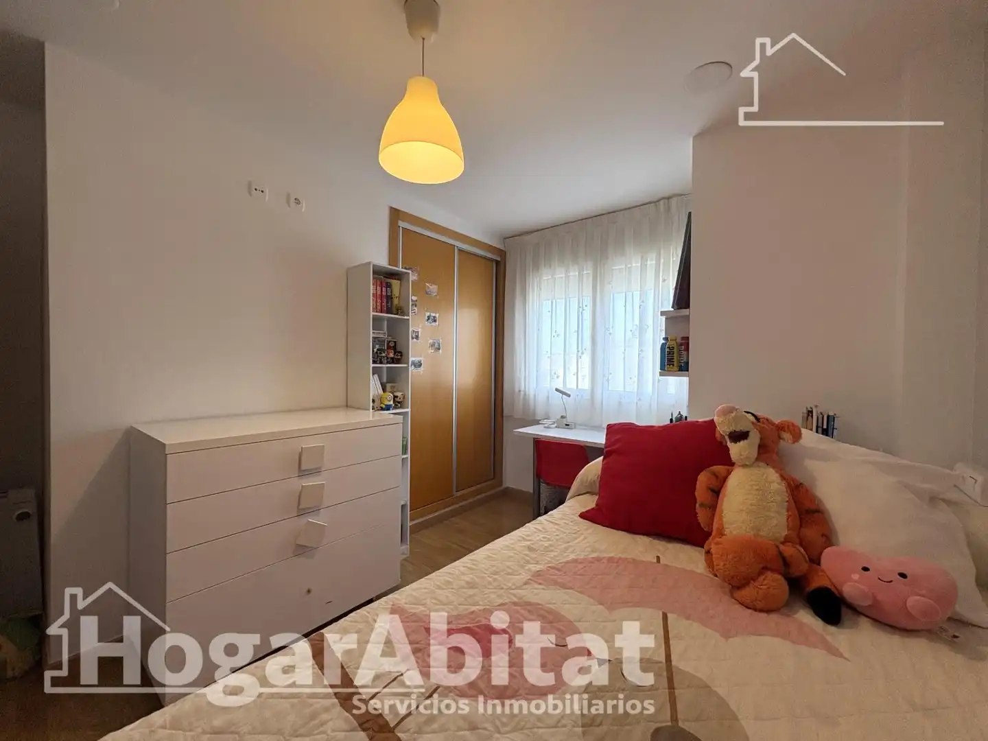 Dormitori de Casa adosada en venda en Tavernes de la Valldigna amb Terrassa i Balcó
