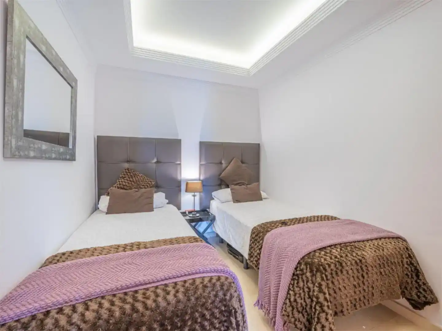 Dormitori de Apartament de lloguer en Marbella amb Aire condicionat, Piscina i Balcó