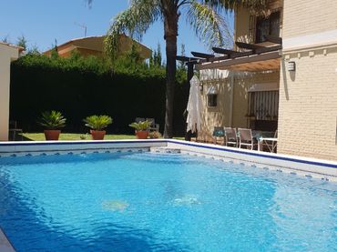 Chalet con piscina en venta en Manantiales - Lagar - Cortijo
