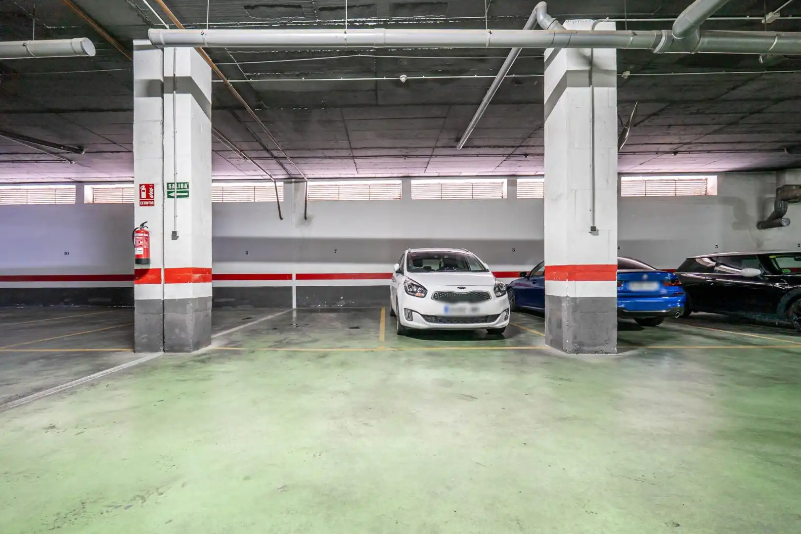 Parkplatz von Wohnung zum Verkauf in Granada mit Heizung, Privatgarten und Balkon