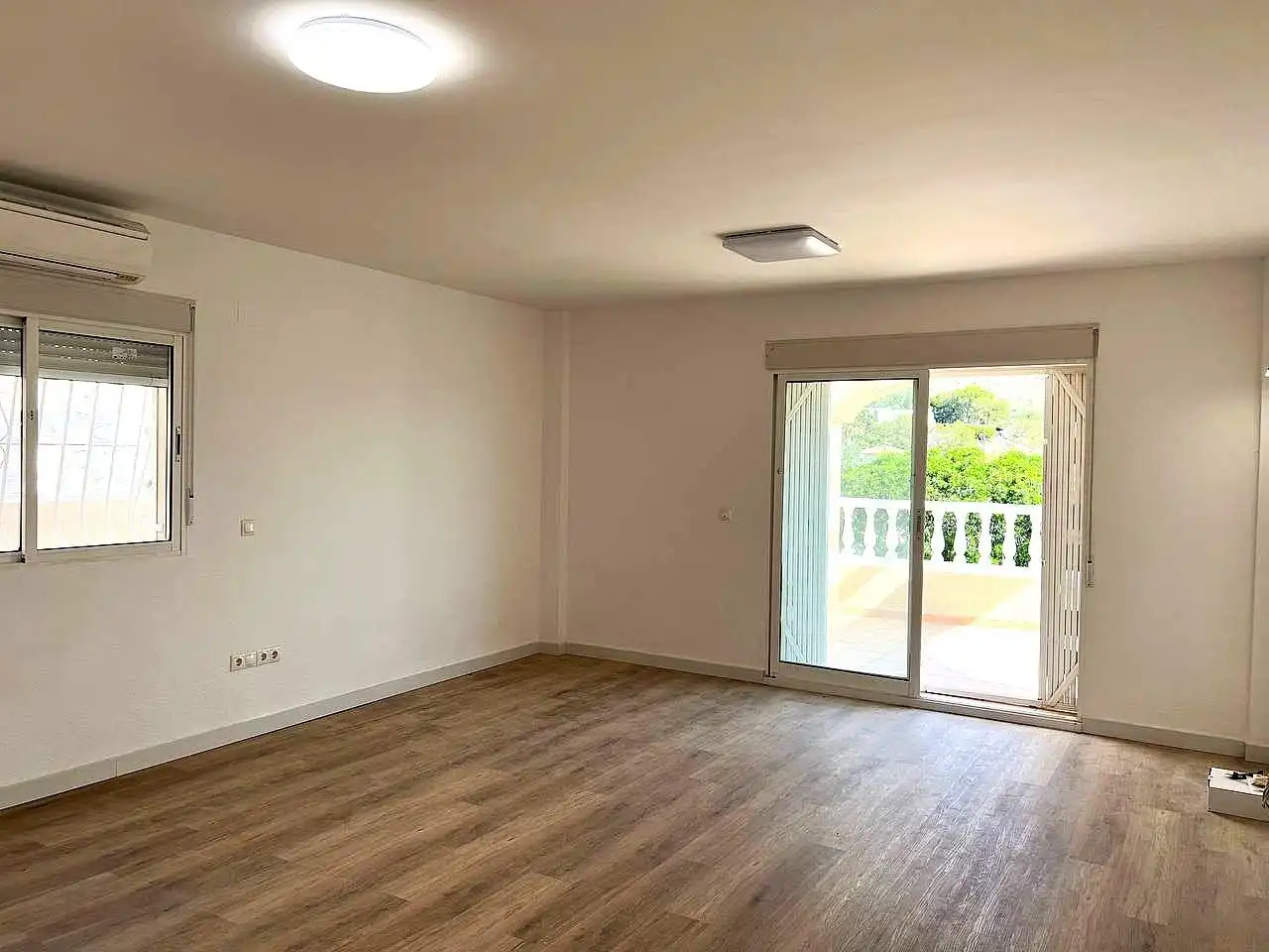 Habitación de Casa o chalet en venta en El Campello con Aire acondicionado, Calefacción y Jardín privado