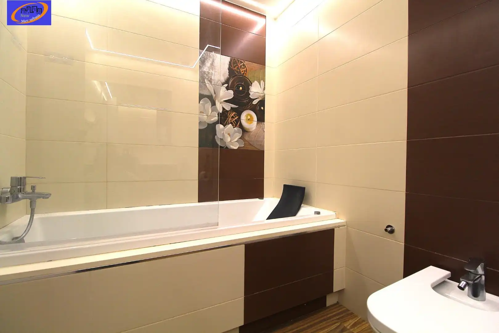 Bathroom of Flat for sale in Valencia  with Air Conditioner, Heating and Storage room
