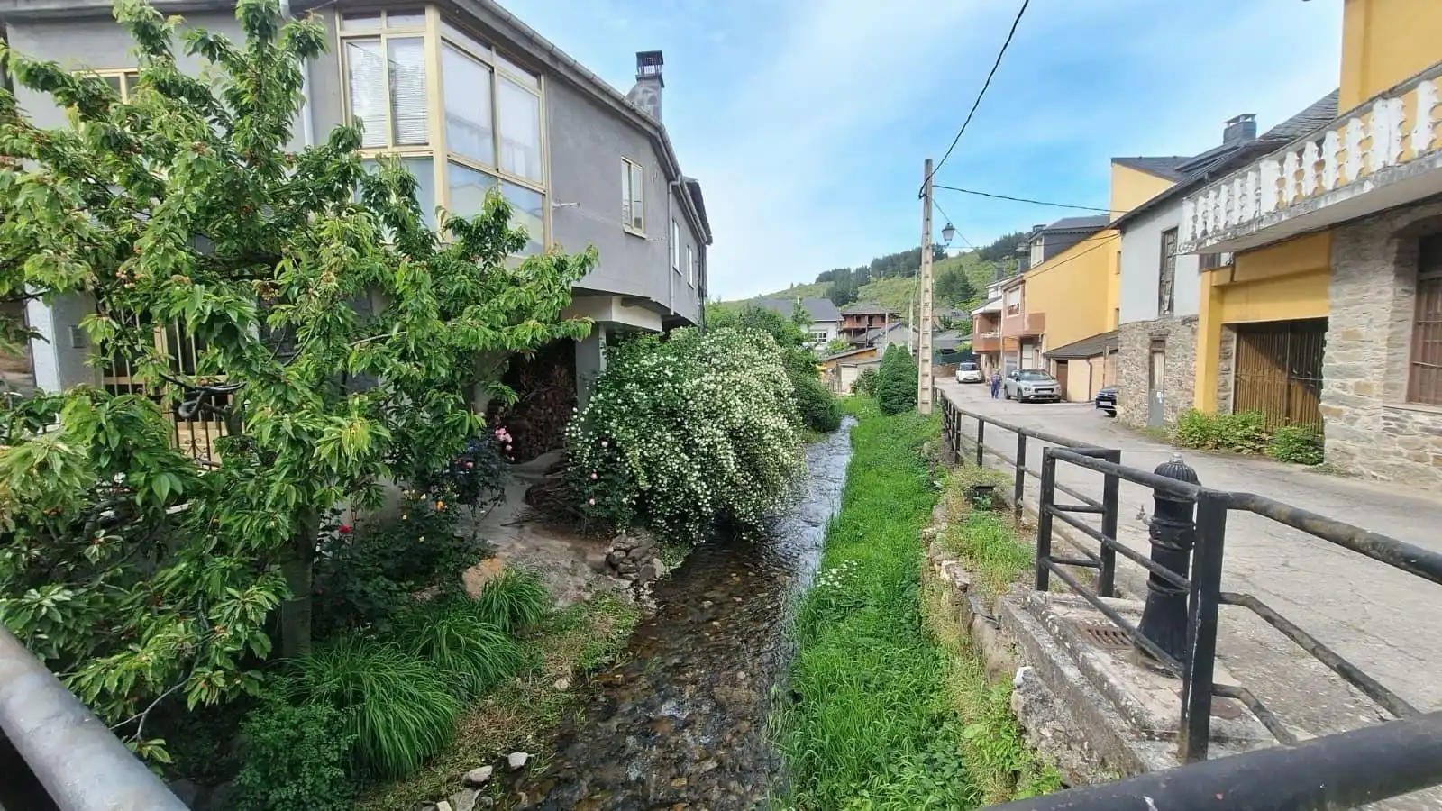 Vista exterior de Casa o xalet en venda en Ponferrada