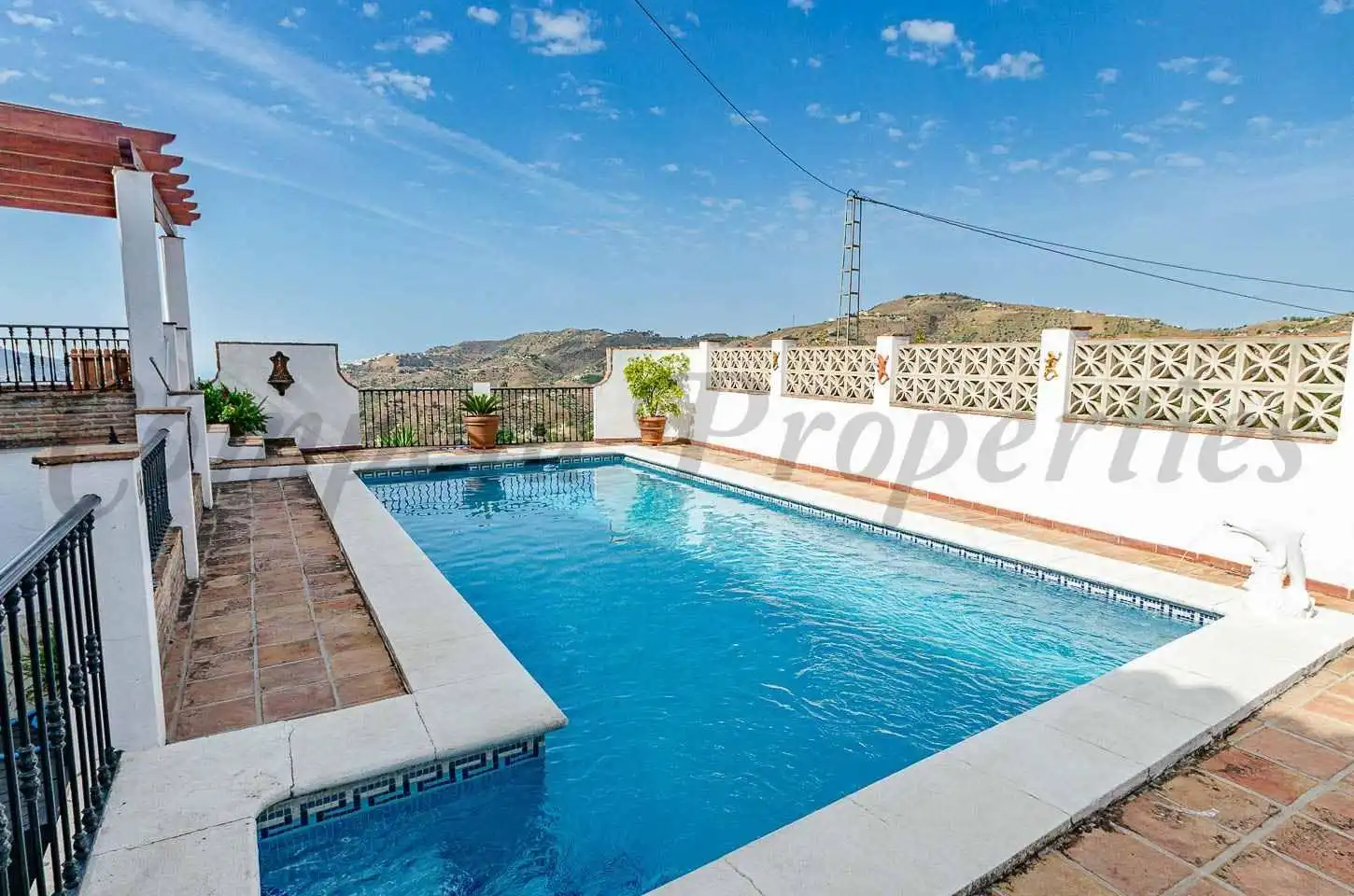 Houses for sale in Canillas de Albaida, Málaga