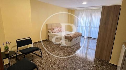 Foto 5 de Piso de alquiler en C/ de Sant Vicent Màrtir, La Raïosa,  Valencia Capital
