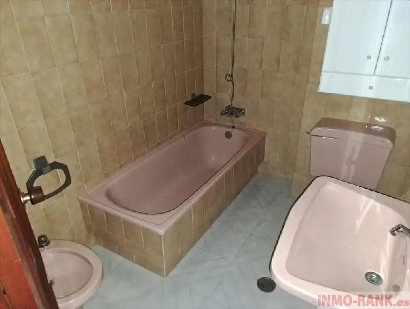 Bany de Pis en venda en Tui amb Traster