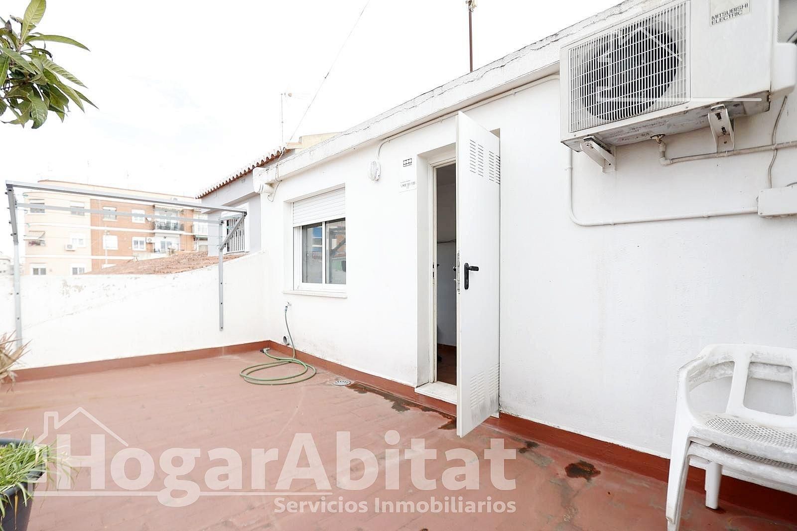 Exterior view of Single-family semi-detached for sale in Alzira  with Air Conditioner, Heating and Terrace