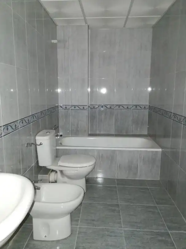 Bany de Pis en venda en Yuncler amb Calefacció i Traster