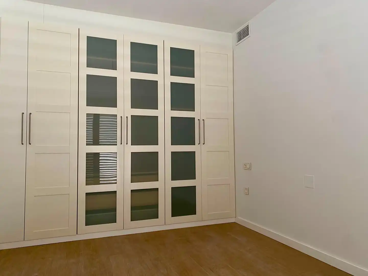 Schlafzimmer von Dachboden zum Verkauf in Murcia mit Klimaanlage, Terrasse und Balkon