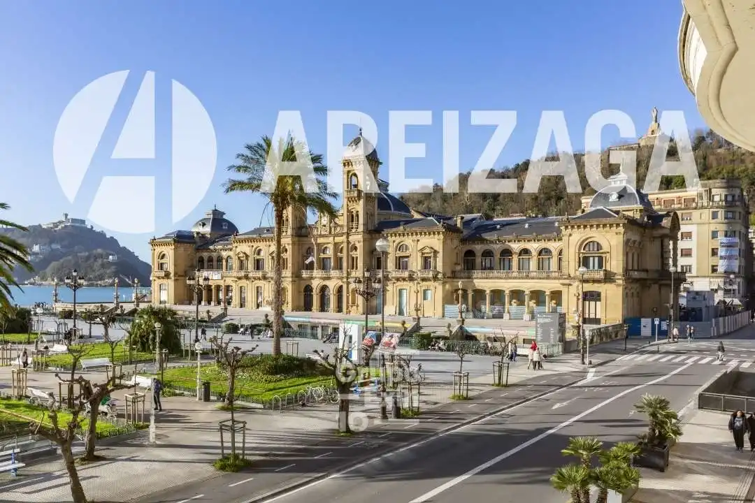 Außenansicht von Büro zum Verkauf in Donostia - San Sebastián  mit Klimaanlage, Heizung und Abstellraum