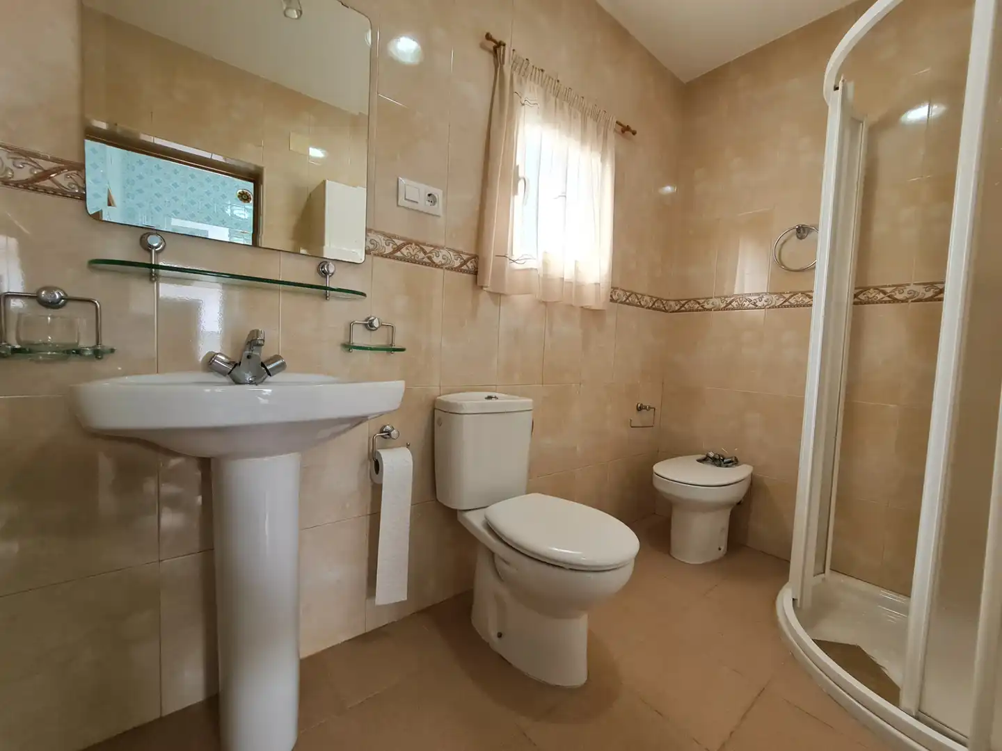 Bathroom of Houses for sale in Camas  with Air Conditioner, Terrace and Storage room