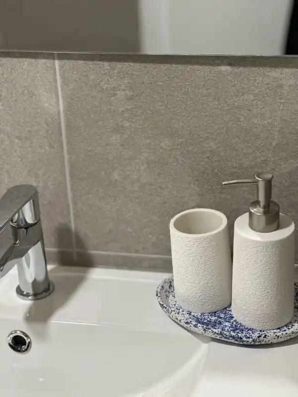 Badezimmer von Wohnungen zum Verkauf in Santa Pola mit Klimaanlage, Abstellraum und Schwimmbad