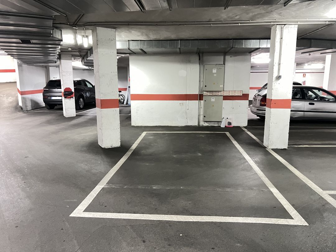 Parkplatz von Garage miete in Siero