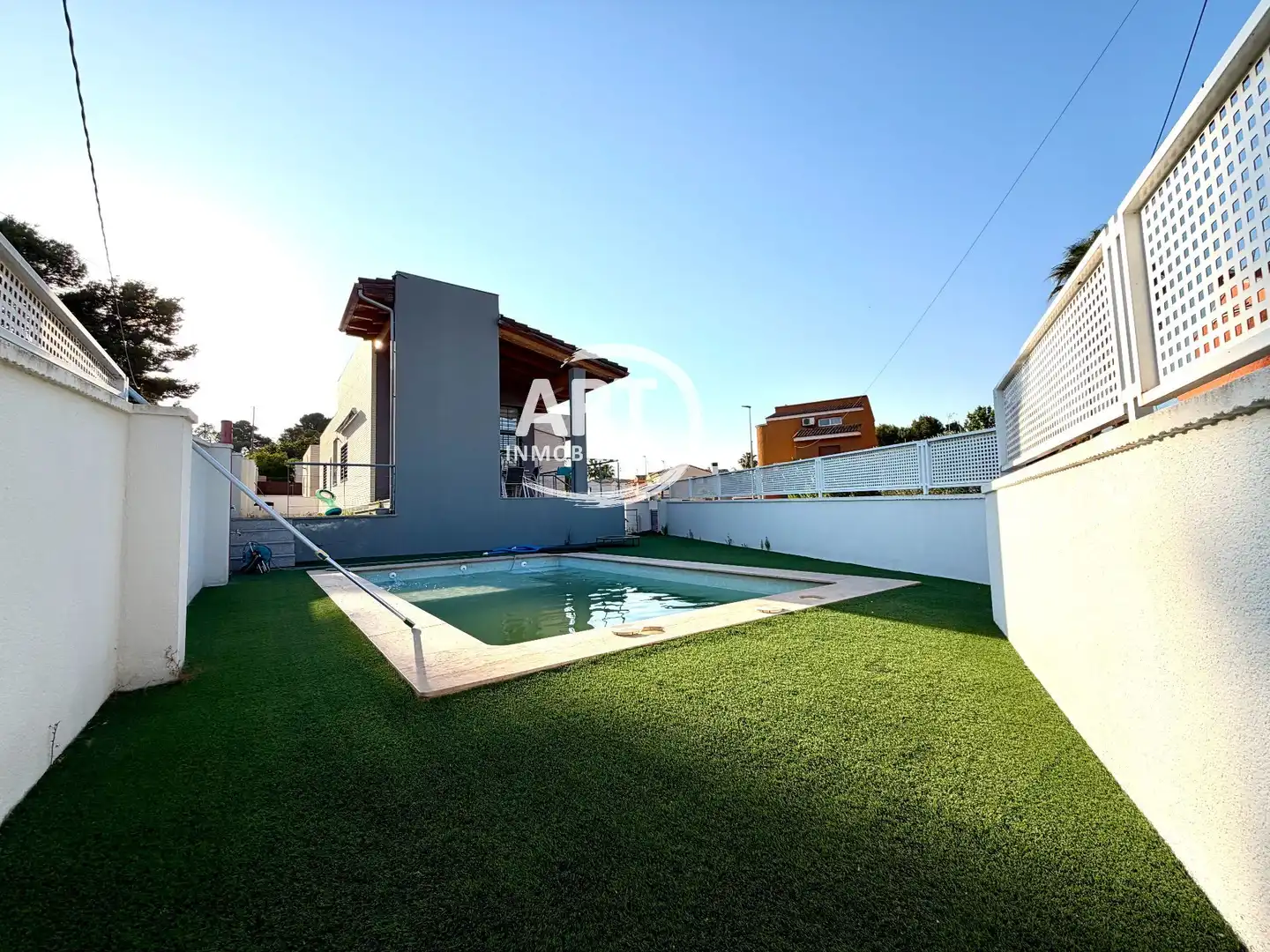 Piscina de Casa o xalet en venda en La Pobla de Vallbona amb Aire condicionat, Calefacció i Jardí privat