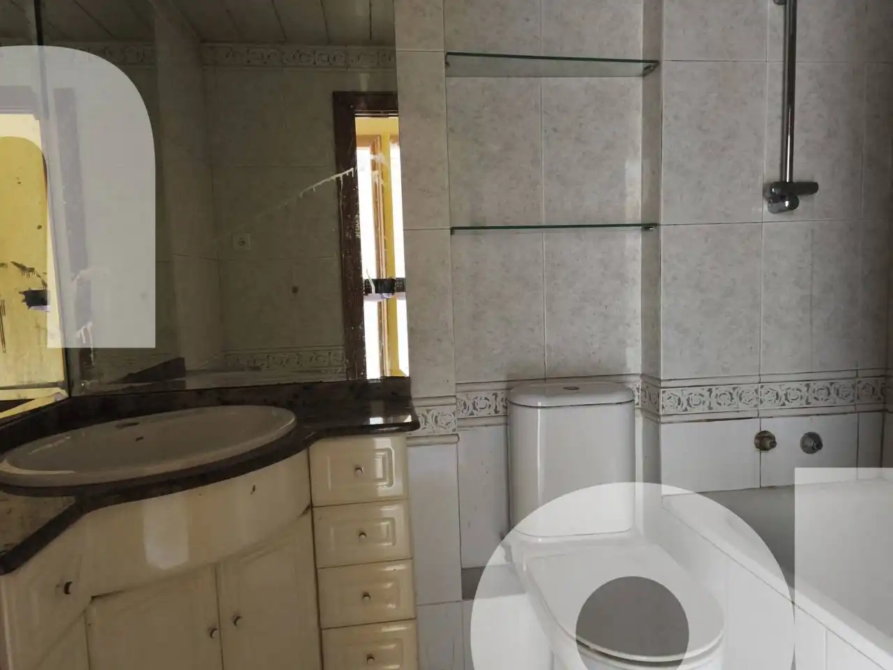 Bany de Pis en venda en Ripollet amb Balcó