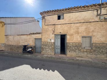House with balcony for sale in Calle San Luis 16