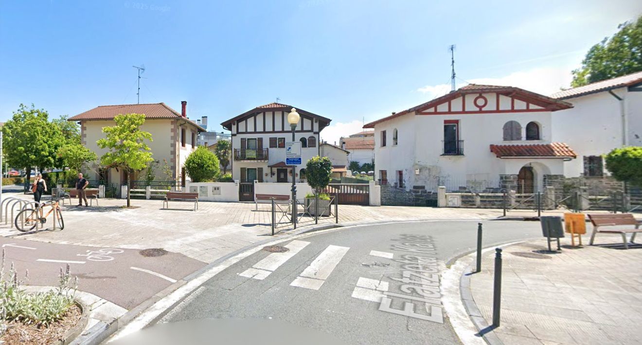 Exterior view of House or chalet for sale in Irun 