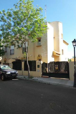 Casa adosada en Venta en C/ Alhondigas en Zona Universitaria