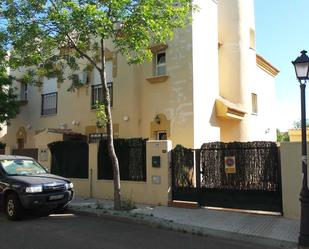 Casa adosada en venda a C/ Alhondigas, Zona Universitaria