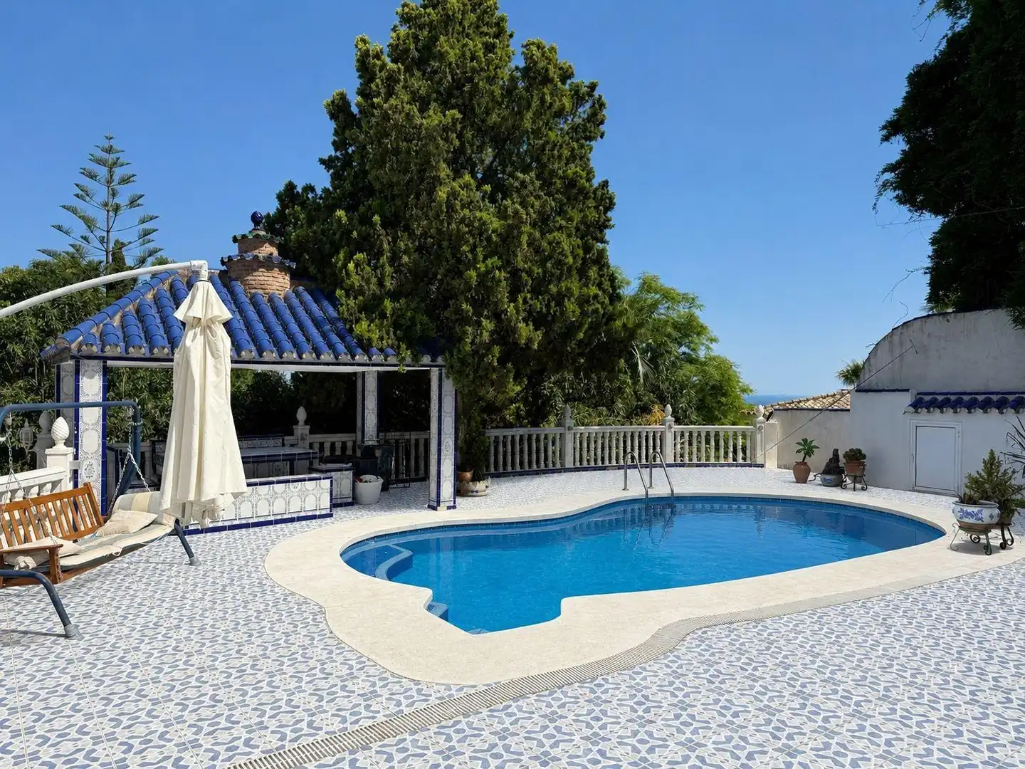 Piscina de Casa o xalet en venda en Benalmádena amb Aire condicionat, Jardí privat i Terrassa