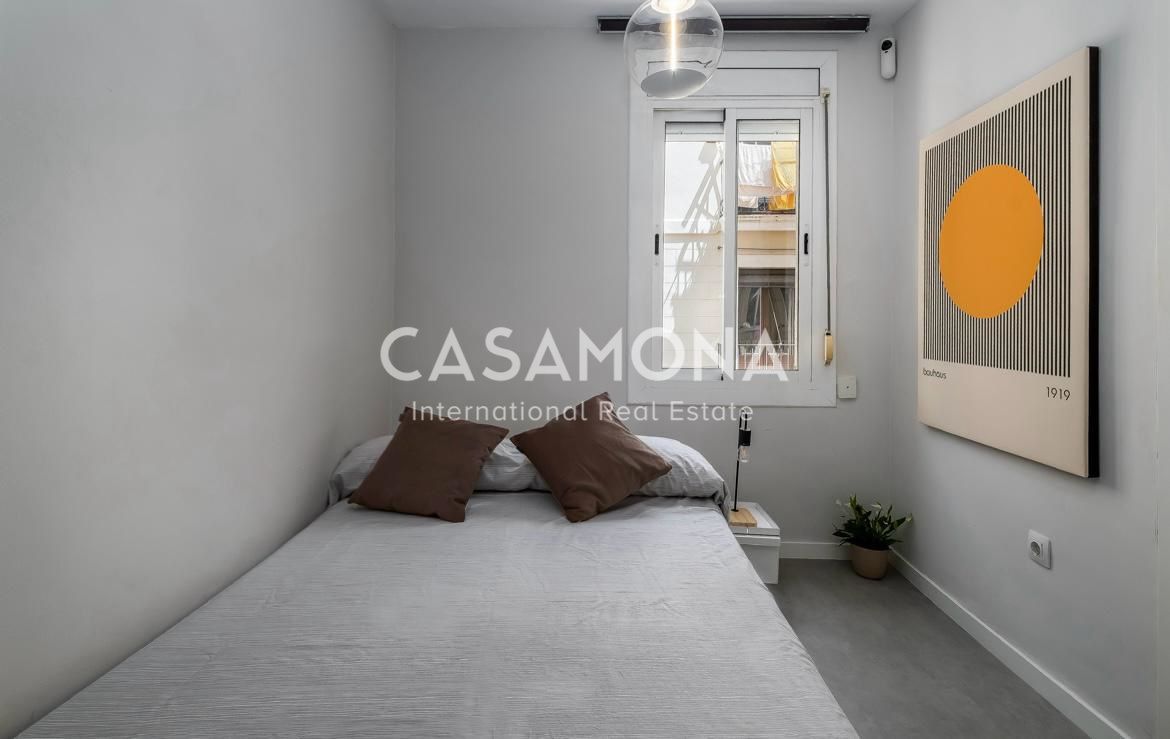 Dormitori de Apartament de lloguer en  Barcelona Capital amb Aire condicionat, Terrassa i Moblat