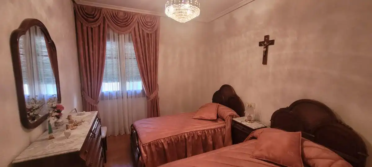 Dormitori de Casa o xalet en venda en Segovia amb Calefacció, Terrassa i Moblat