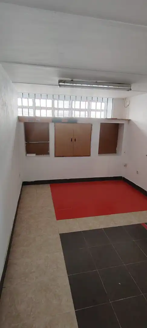 Fabrikhallen zur Miete in Villares de la Reina