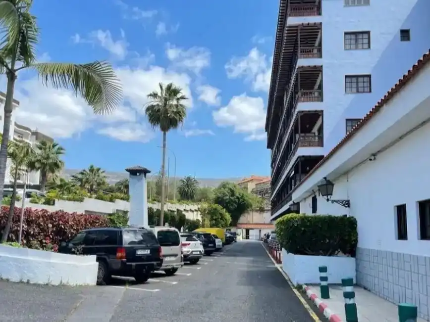 Vista exterior de Estudi en venda en Puerto de la Cruz amb Aire condicionat i Piscina