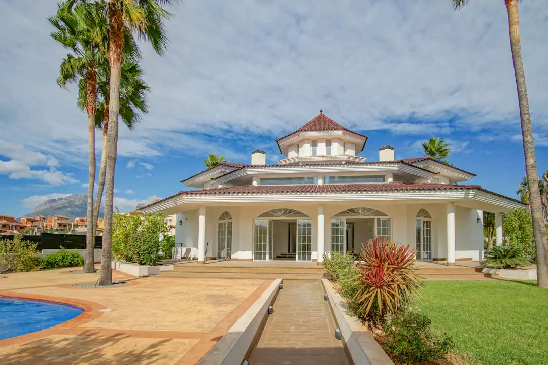 Villa avec piscine à vendre à Pueblo - Urbanizaciones