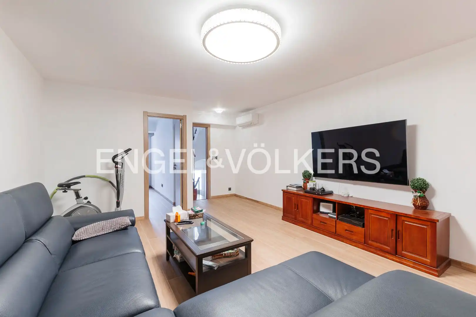 Sala d'estar de Casa o xalet en venda en Barcelona amb Aire condicionat, Calefacció i Terrassa