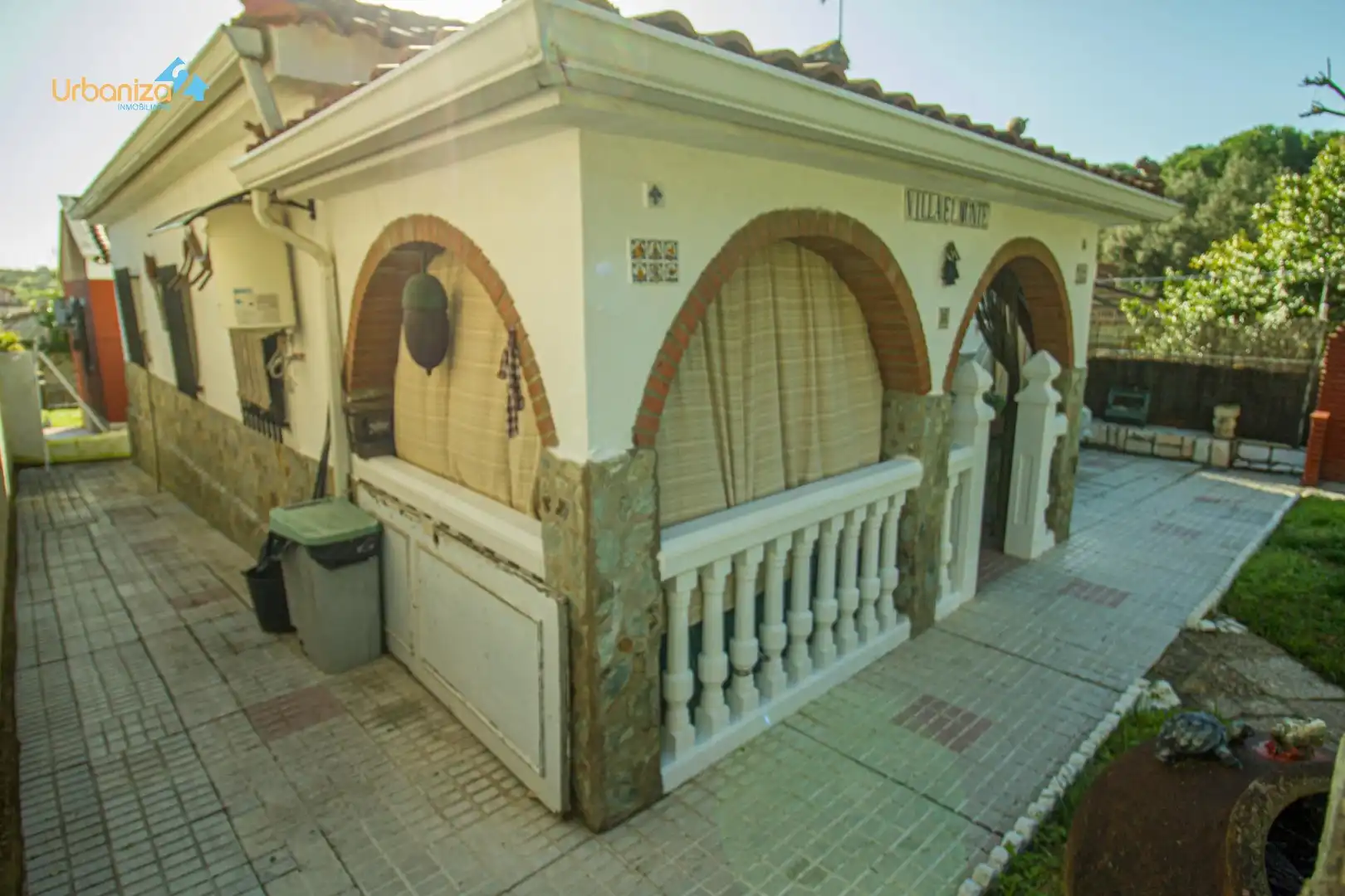Außenansicht von Haus oder Chalet zum Verkauf in Badajoz mit Privatgarten, Terrasse und Abstellraum