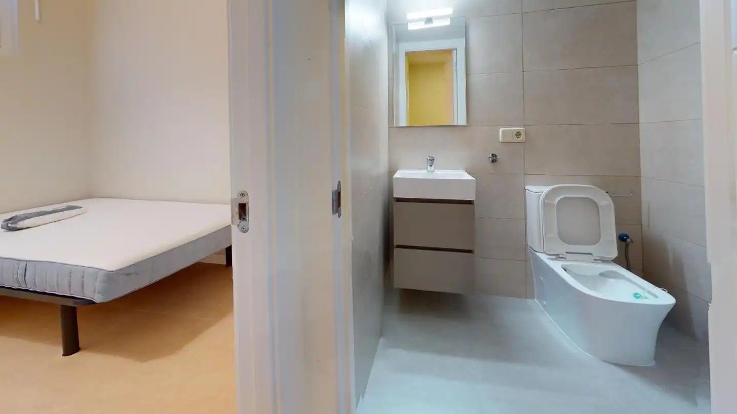 Badezimmer von Erdgeschoss zur Miete in Madrid