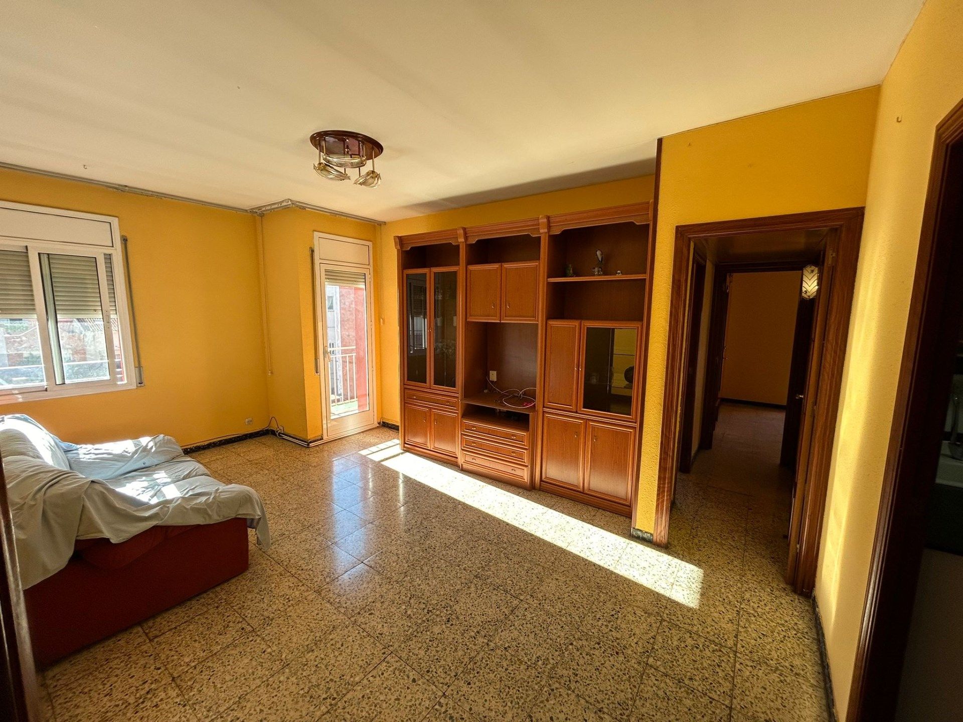 Living room of Flat for sale in L'Hospitalet de Llobregat  with Balcony