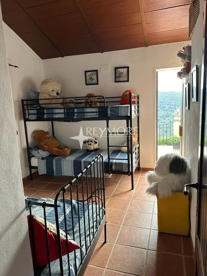 Habitación de Finca rústica en venta en La Puebla de los Infantes con Aire acondicionado, Calefacción y Jardín privado