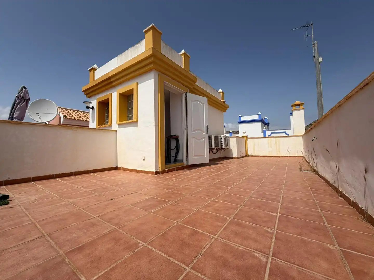 Casa amb terrassa en venda a Calle Calle Hispasat, imagen 13