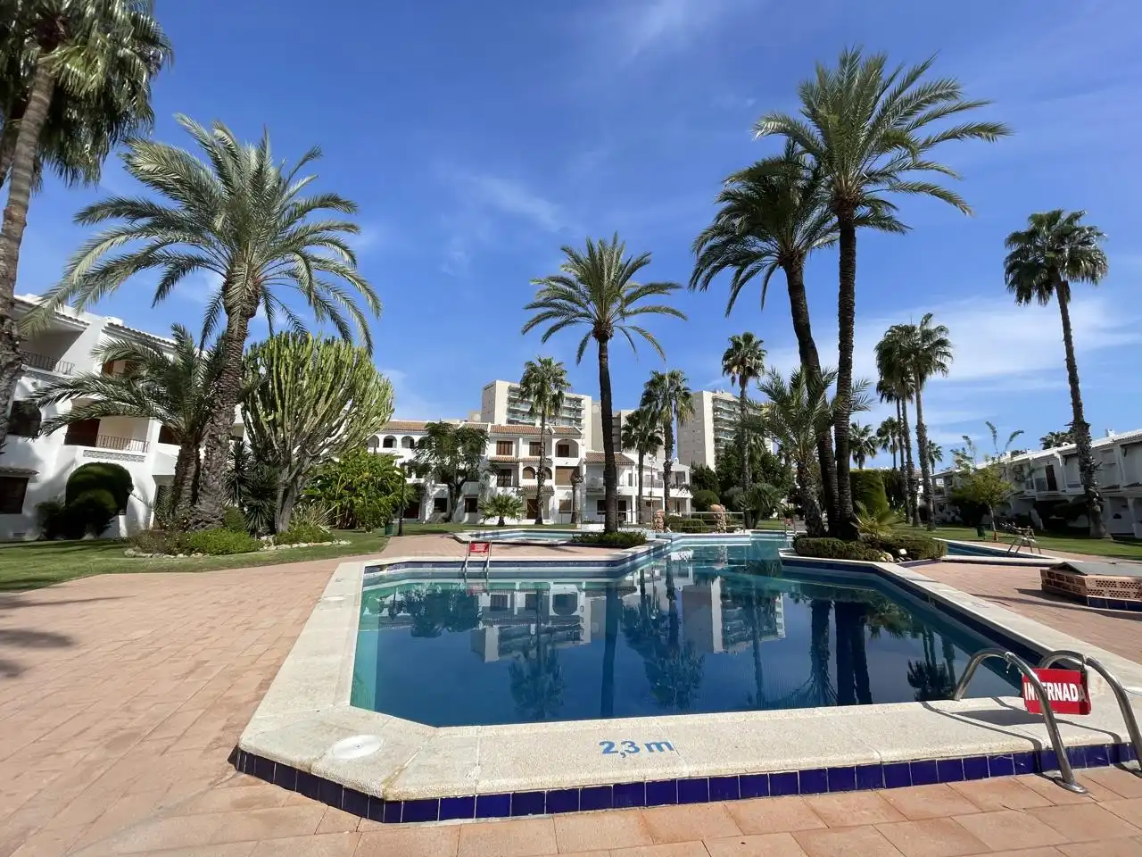 Piscina de Dúplex en venda en La Manga del Mar Menor amb Aire condicionat, Calefacció i Jardí privat