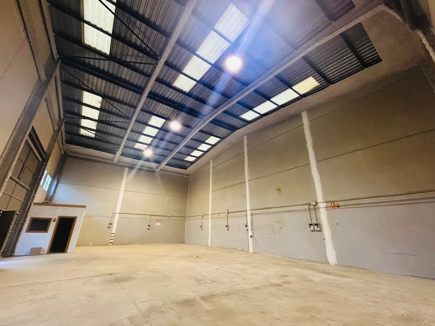 Nave industrial de alquiler en Dénia