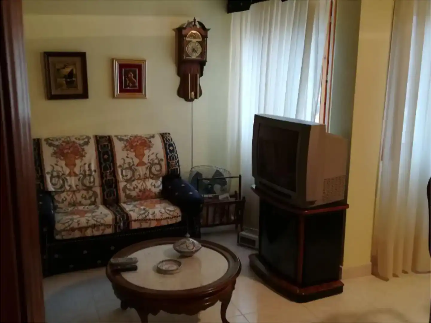 Sala d'estar de Casa adosada en venda en Sádaba amb Traster, Moblat i Balcó