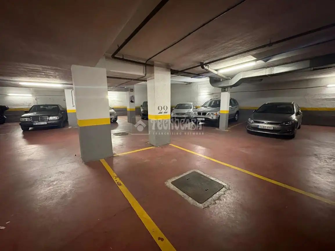 Einzelparkplatz zum Verkauf in Calle de Lérida