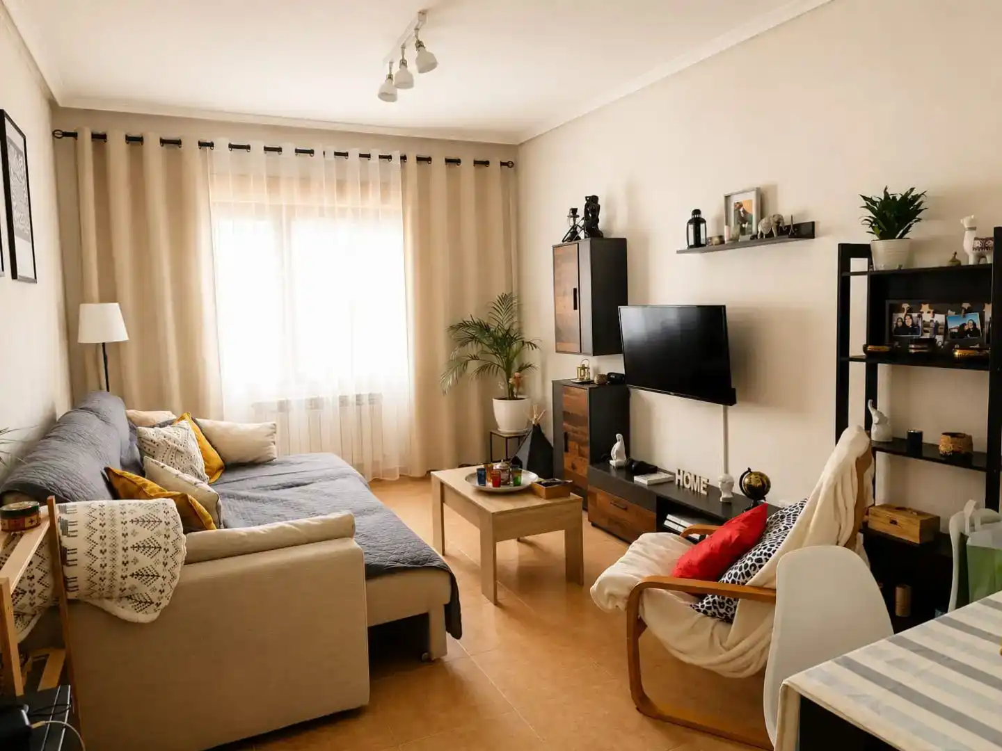 Sala d'estar de Casa o xalet en venda en Mucientes amb Jardí privat, Parquet i Traster