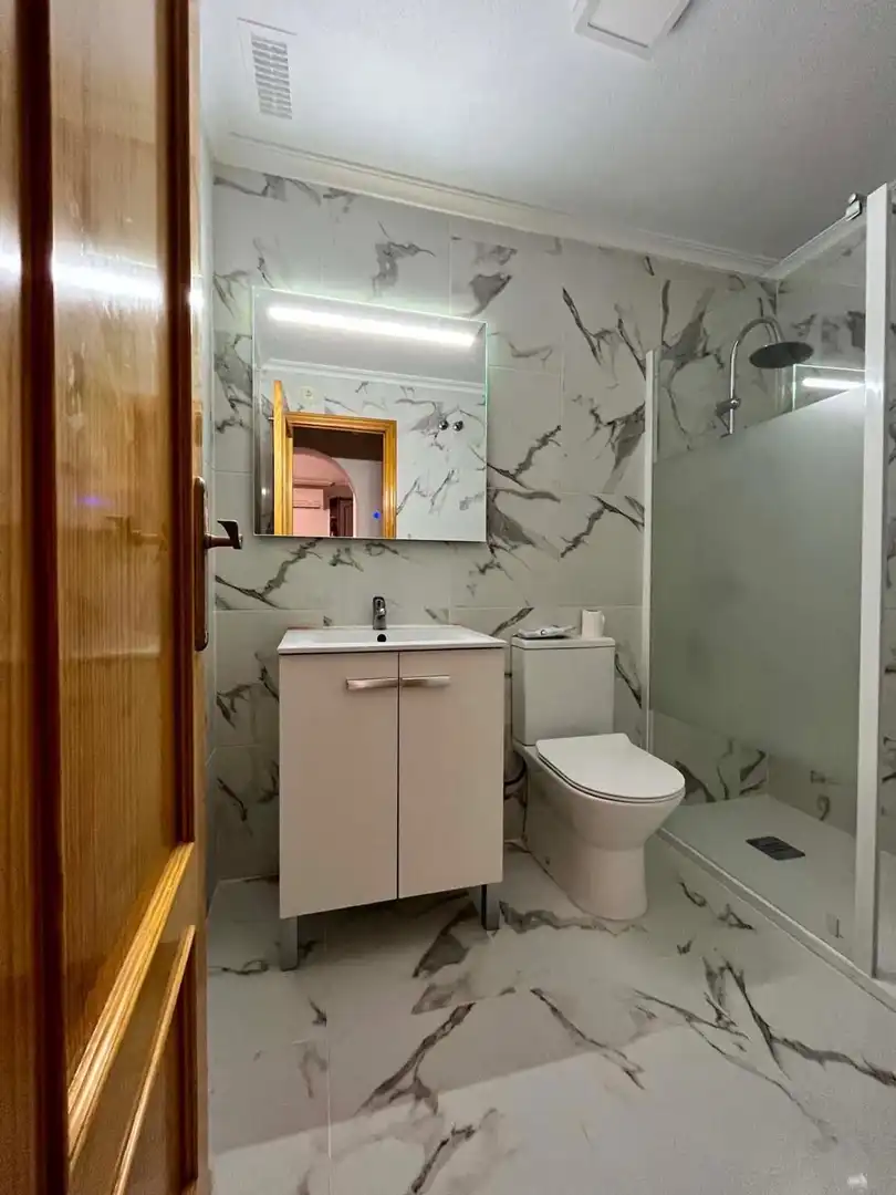 Bany de Casa o xalet en venda en Orihuela amb Aire condicionat, Calefacció i Jardí privat
