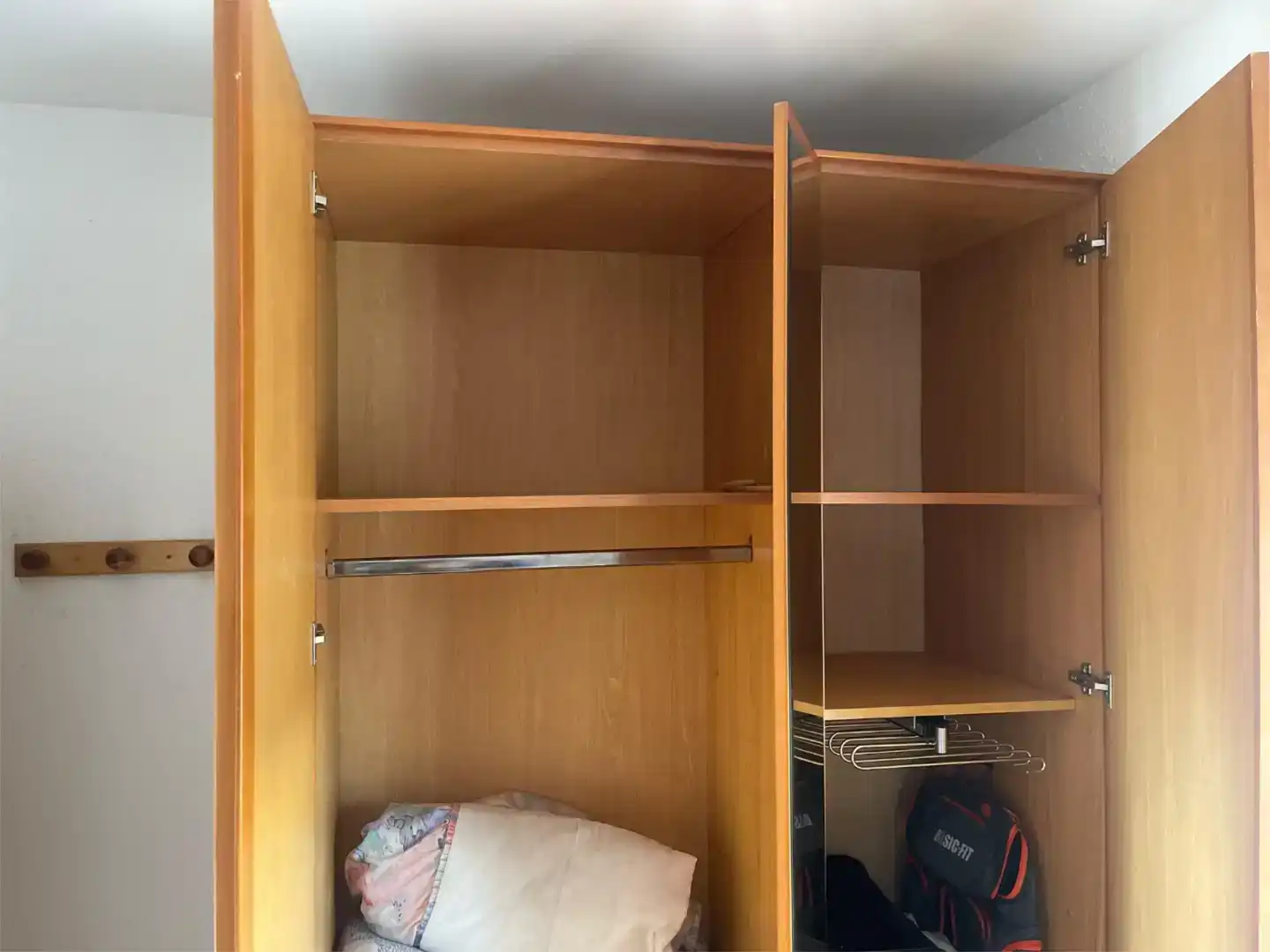 Habitación de Casa o chalet para compartir en Canyelles con Jardín privado y Amueblado