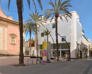 Vista exterior de Edifici en venda en Vilanova i la Geltrú