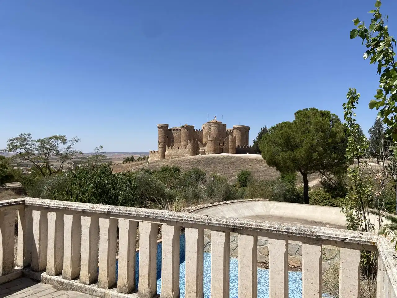 Vista exterior de Edifici en venda en Belmonte