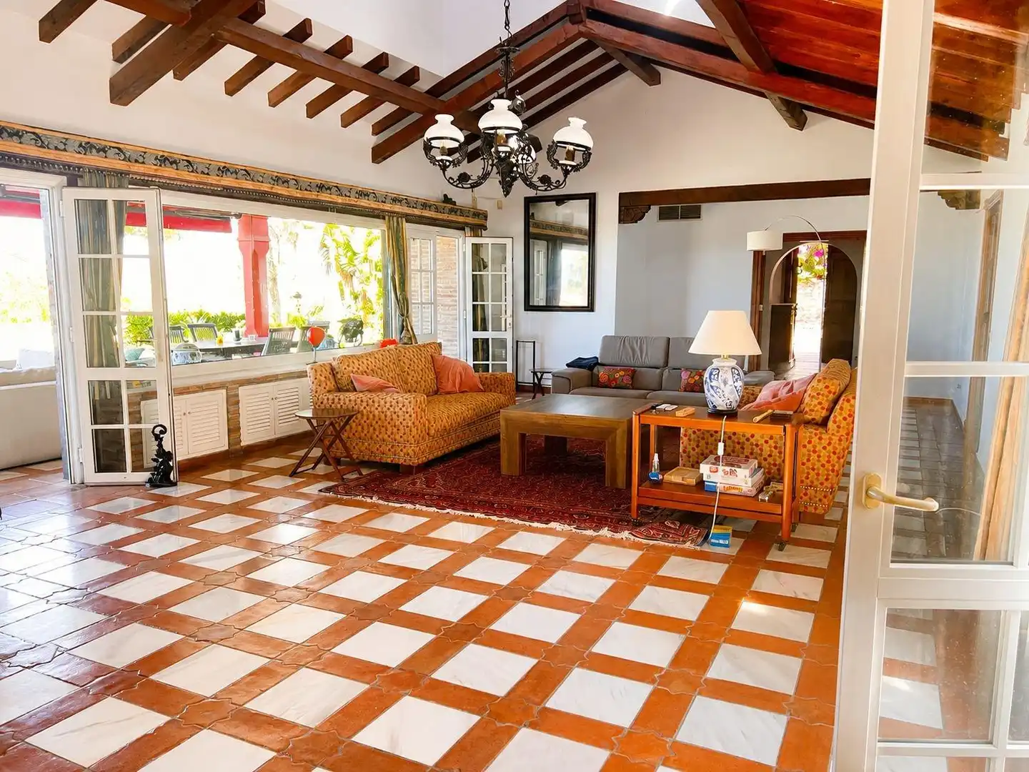 Sala d'estar de Casa o xalet en venda en Benalmádena amb Aire condicionat, Calefacció i Jardí privat
